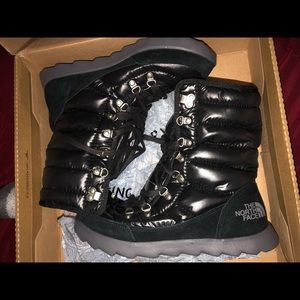 The Northface Women’s Thermoball Lace 8” boots